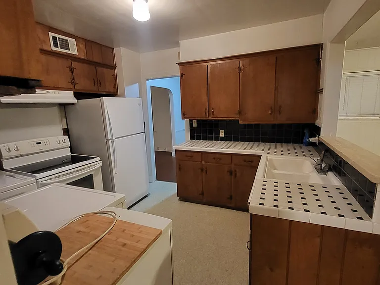 728 Goodman St — Photo 6