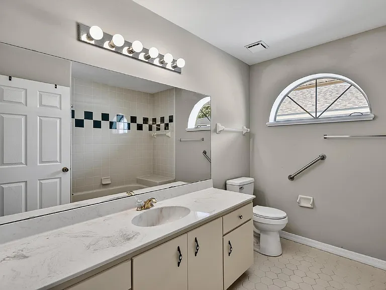 77 Folcroft Ln — Photo 48