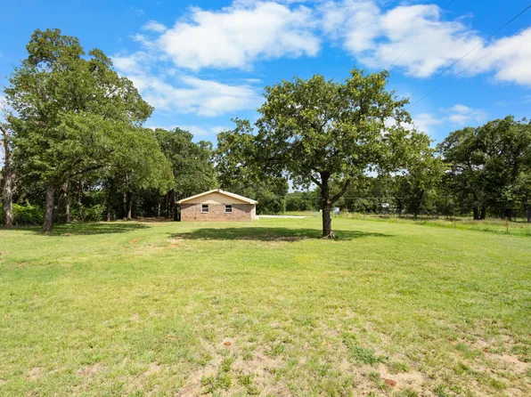 507 Waller Dr, Bowie, TX 76230