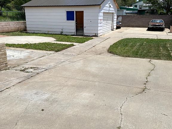 garage will be available soon after new garage door is installed, cars will not be on the property when rented