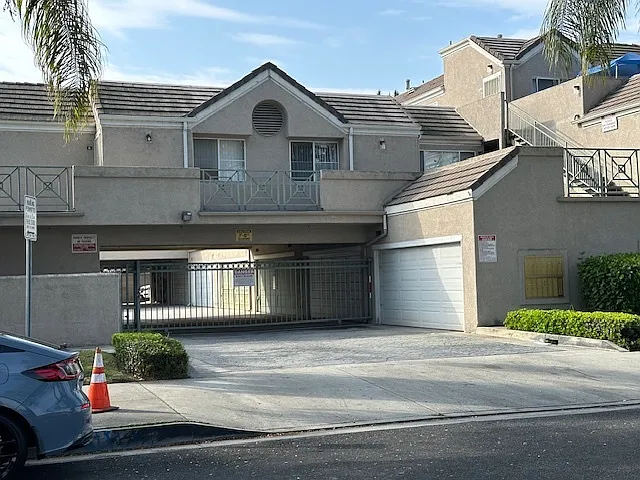 800 S Magnolia Ave — Photo 1
