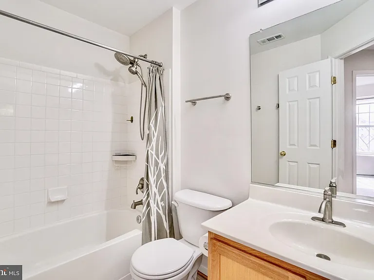 7372 Ardglass Dr — Photo 36