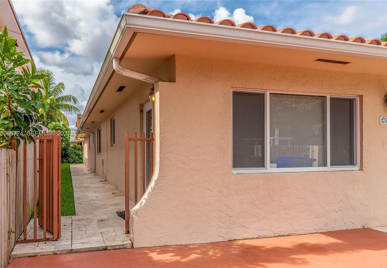 1 bed, 600 sqft, $1,900 — Photo 1
