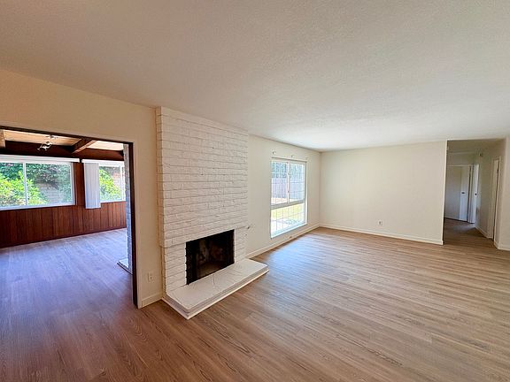 3rd image of 4653 Berwick Dr