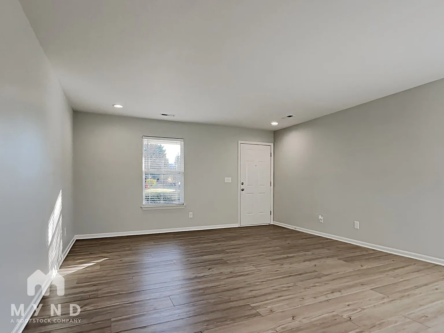 3 bed, 2.0 bath, 1140 sqft, $1,820 — Photo 4