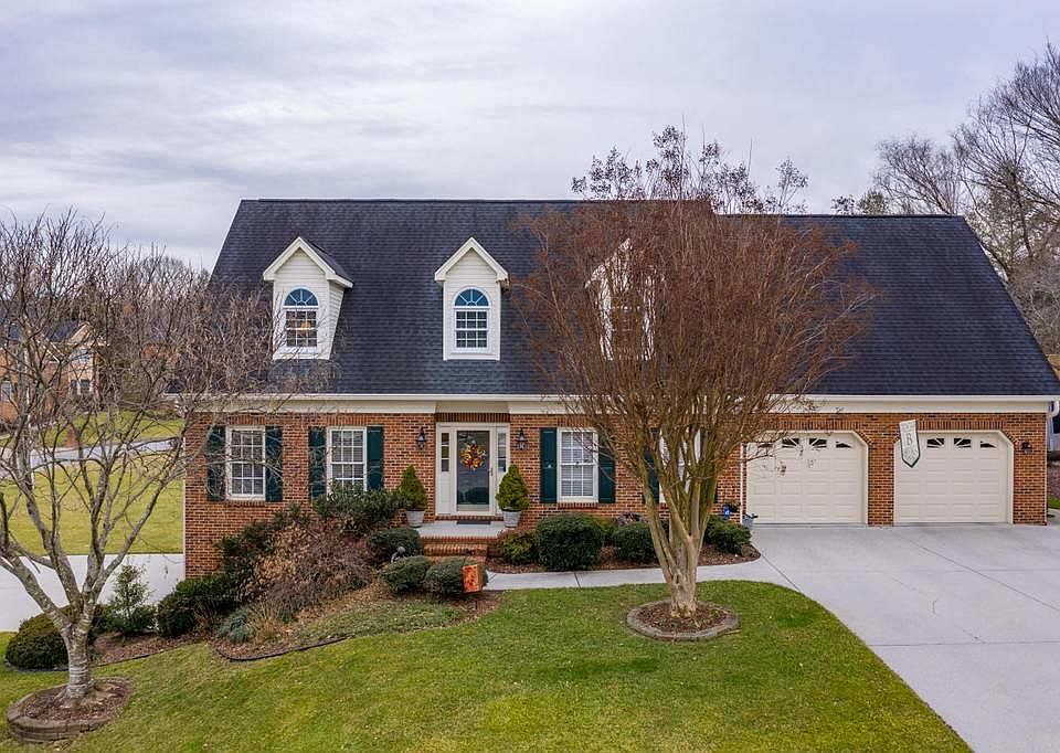 1st image of 1065 Sussex Dr
