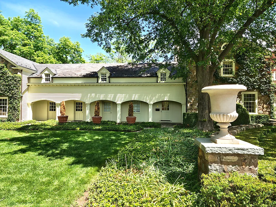 Elizabeth Ln