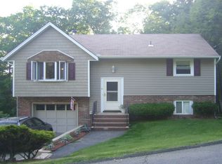 16 Williams Trl, Hopatcong, NJ 07843