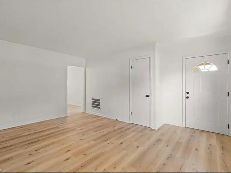 2440 Melfield Dr — Photo 4