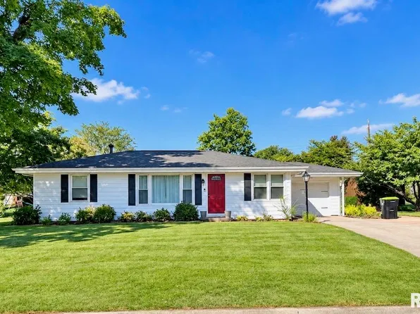 11 Newland Ln, Jacksonville, IL 62650