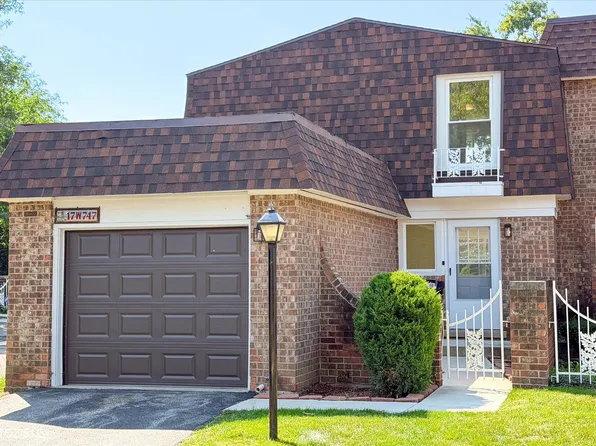 17W747 Standish Ln, Villa Park, IL 60181