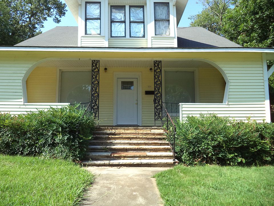 1st image of 804 W Main St