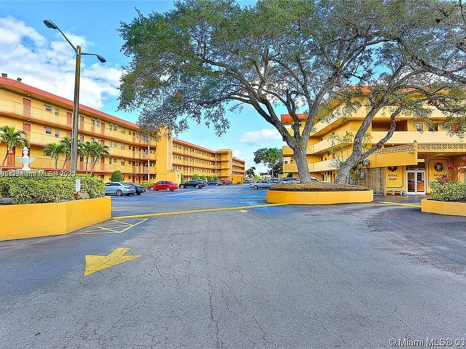 1st image of 445 NE 195th St APT 127