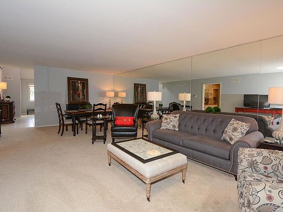 5th image of 1035 Oakwood Ln