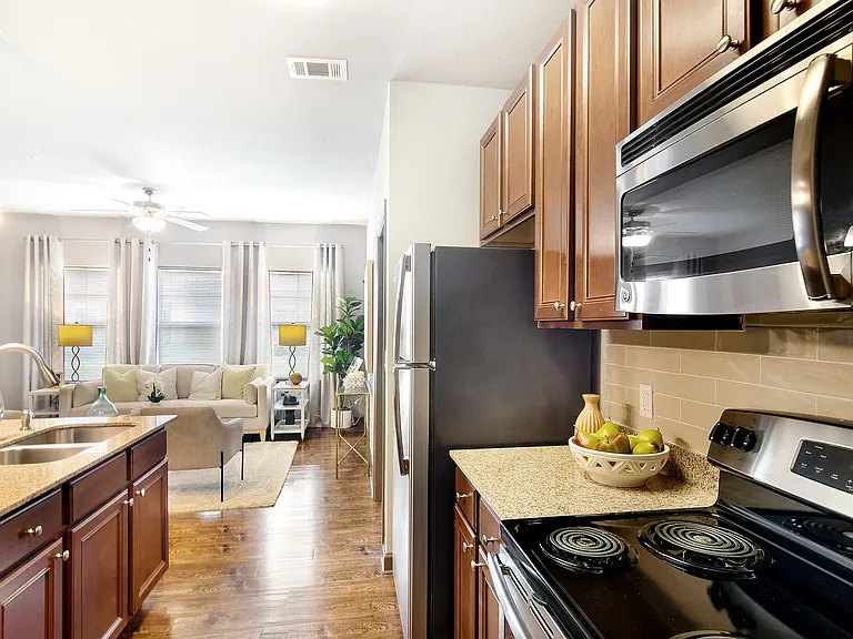 Kingston Crossing Apartment Homes — Photo 12