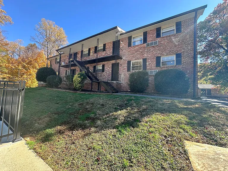 Hickory Hill Apartment Homes — Photo 6