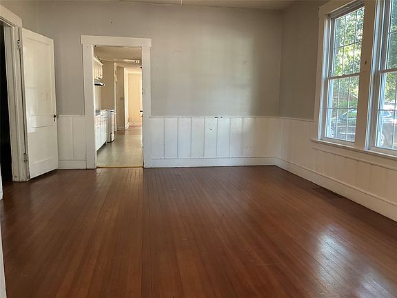 5th image of 118 S 31st St