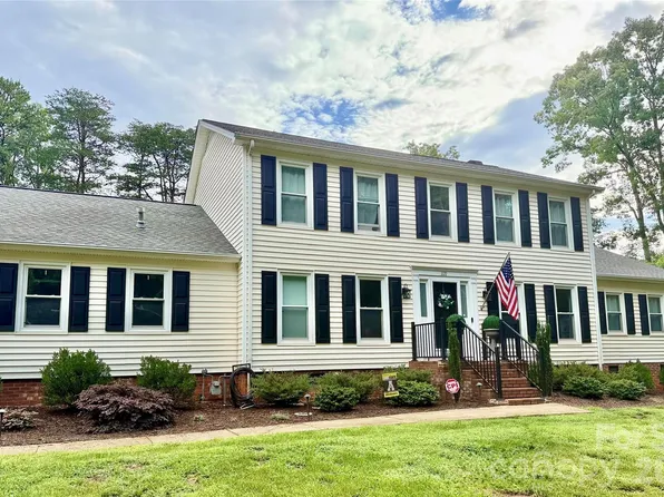 1171 37th Avenue Dr NE, Hickory, NC 28601