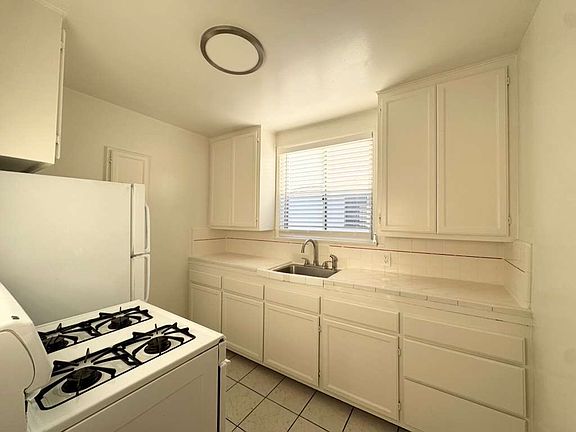 4th image of 7030 La Tijera Blvd #1/2