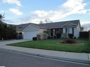 8708 Queensbury Dr, Pasco, WA 99301