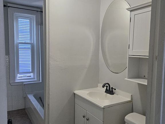 5th image of 50 Houghton St APT 2