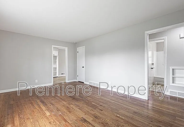 5504 E 101st St — Photo 3