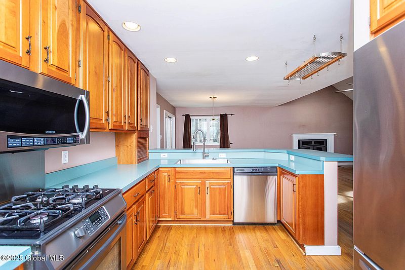5th image of 136 Meadow Brook Road