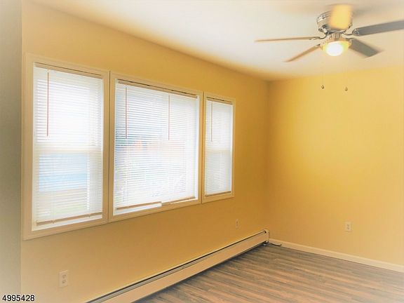 4th image of 1077-1079 Sanford Ave