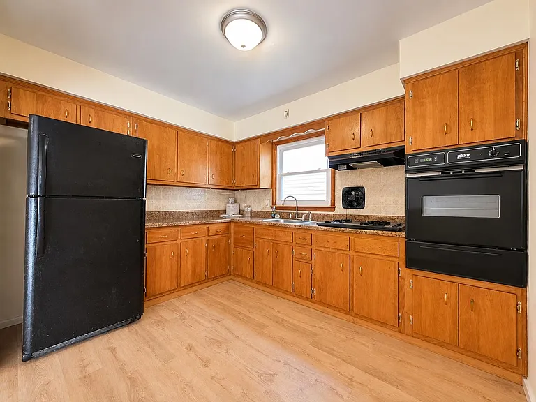 336 Avenue E — Photo 6