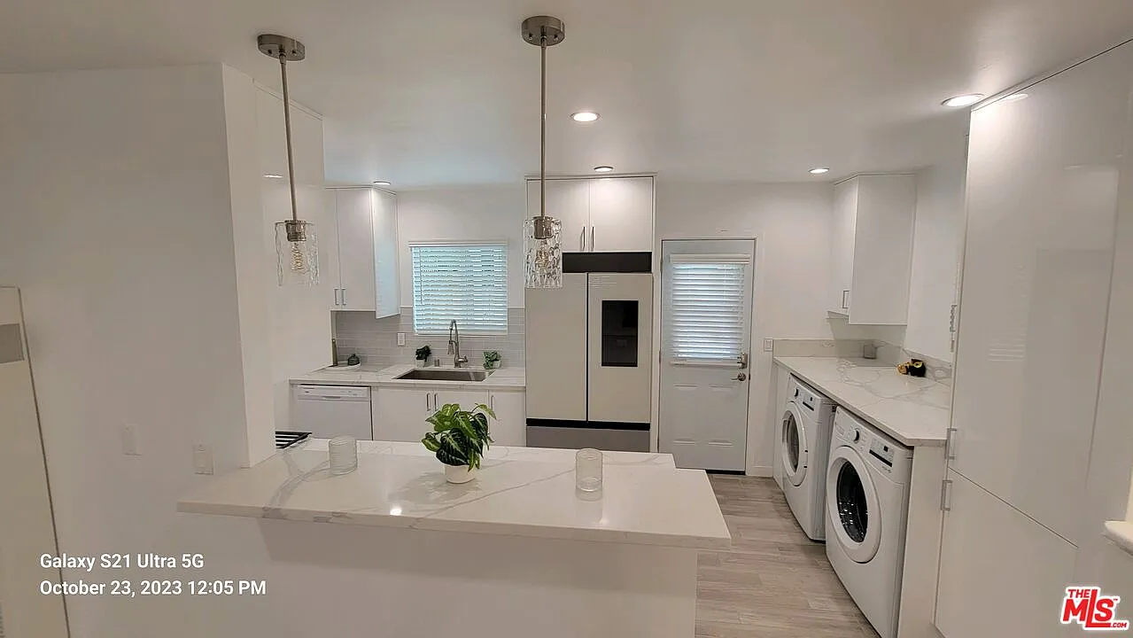 2 bed, 2.0 bath, 850 sqft, $4,800 — Photo 1