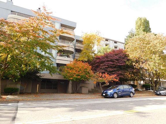 4th image of 2145 Dexter Ave N #401