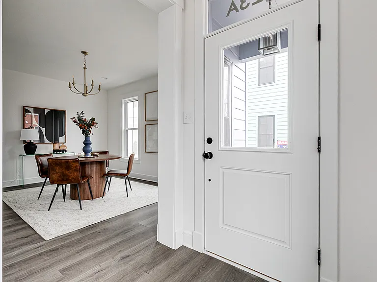 1827 W Cary St — Photo 34