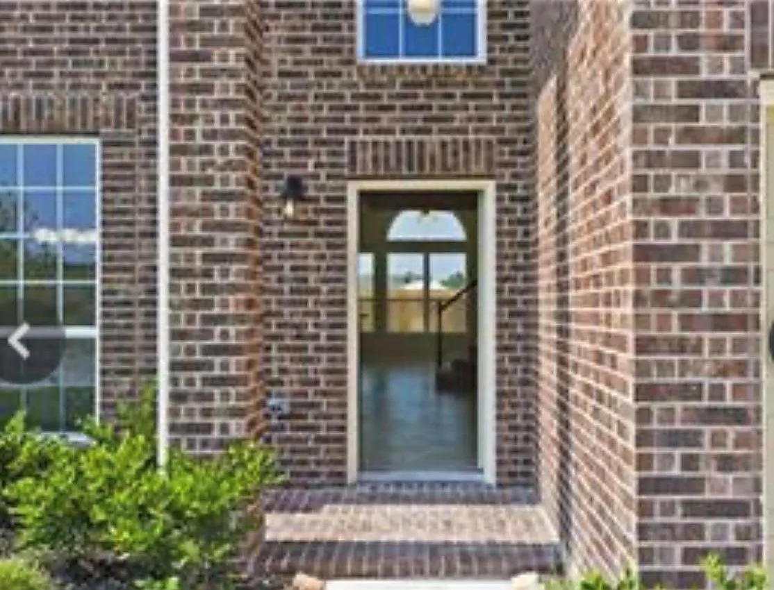4 bed, 2.5 bath, 2542 sqft, $2,500 — Photo 2