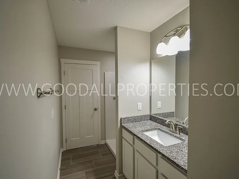 2726 NW Kate Shelley Ln — Photo 16