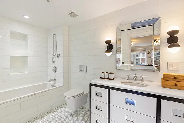 Sold by Sloane Square | media 14