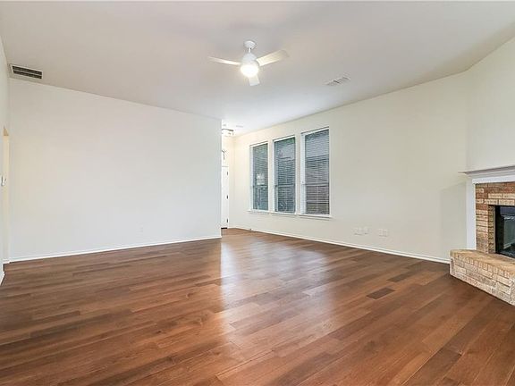 3rd image of 6931 Meadow Bend Dr