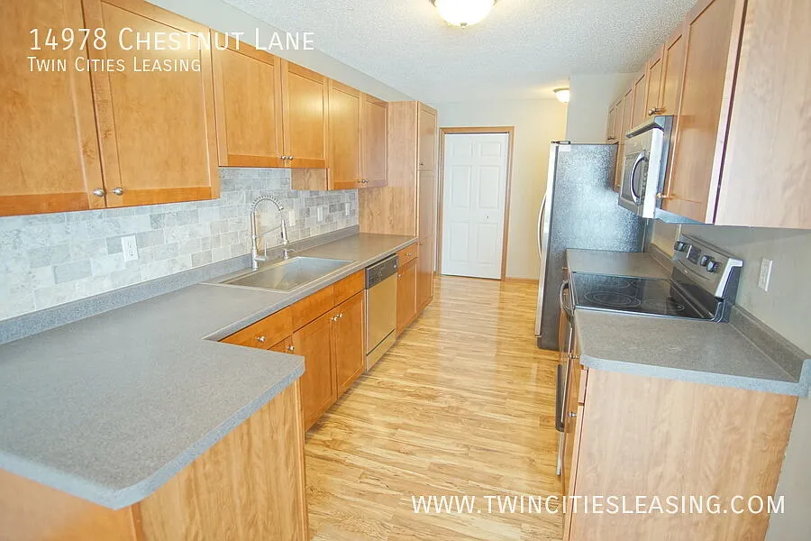 Beautiful Townhome! — Photo 4