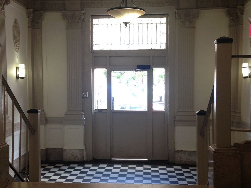 1st image of 320 Lincoln Pl APT B