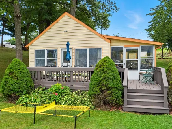 715 E 680 S, Wolcottville, IN 46795