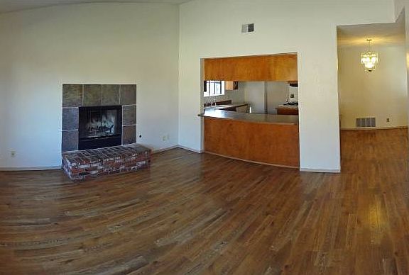 5th image of 3932 Larchmont Ct