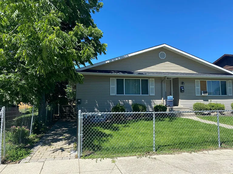 2613-2615 E Joseph Ave — Photo 1