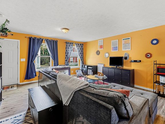 4th image of 2537 Lindenhurst Loop
