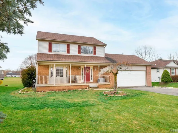 808 Church St, Fowlerville, MI 48836