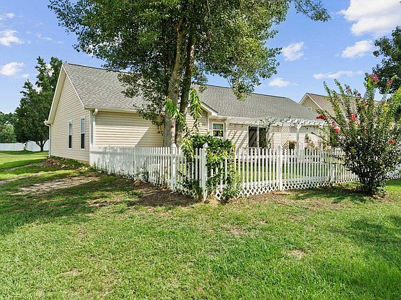 3rd image of 407 Coco Plum Ct.
