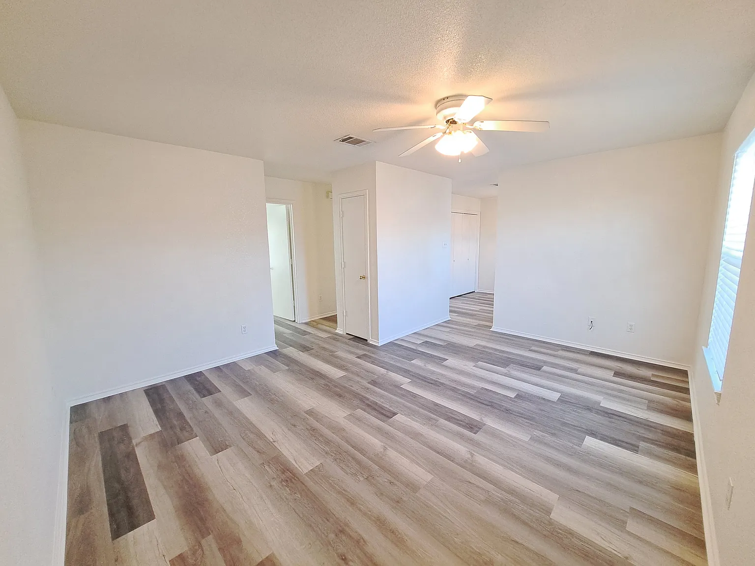 2 bed, 750 sqft, $799 — Photo 4