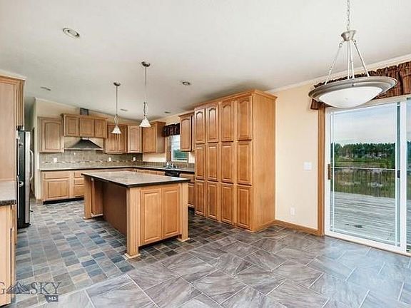 5th image of 16 W Pinewood Dr