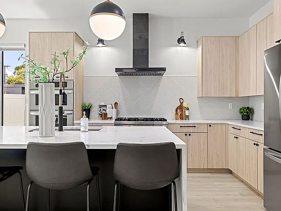 3rd image of 101 E Euclid Ave #2