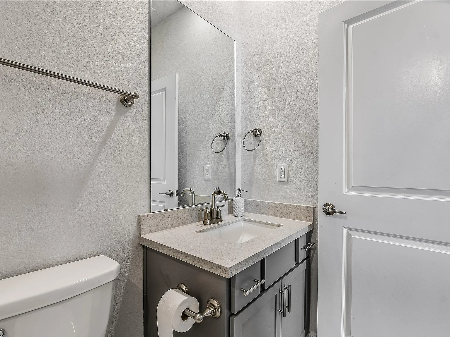 5 bed, 2858 sqft, $2,850 — Photo 4