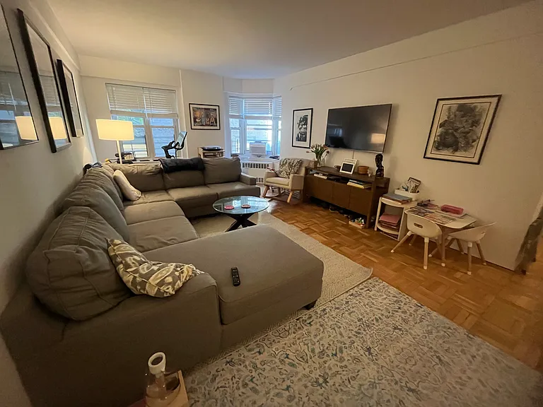 110 E End Ave #3B — Photo 1