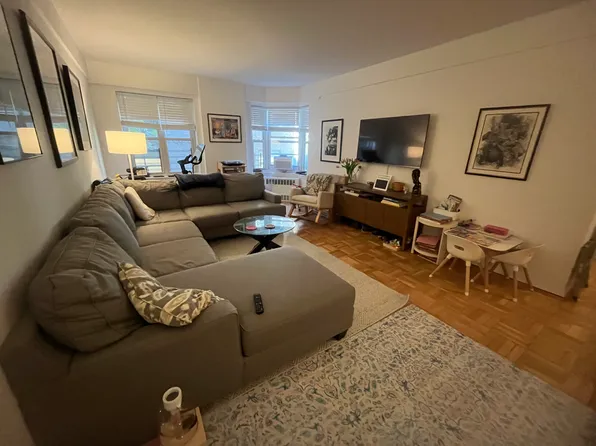 110 East End Avenue image 1 of 8